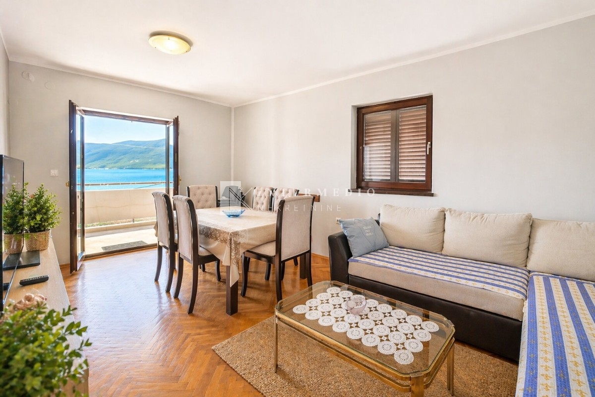 Two-Bedroom Apartment First Line to the Sea – Baošići